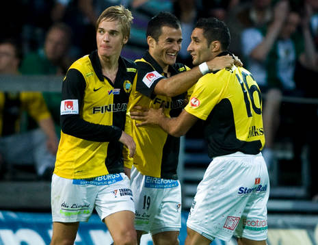  Johan Mårtensson, Levon Pachajyan, och David Durmaz, GAIS, jubel efter 2-3. 