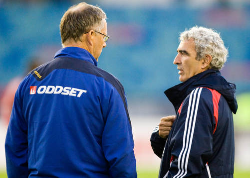  Lars Largerbäck, förbundskapten Sverige. Raymond Domenech, förbundskapten Frankrike