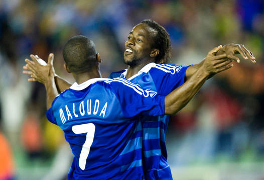  1-2, Sidney Govou, som grattas av Florent Malouda.