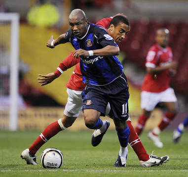  El Hadji Diouf och Julian Bennett.