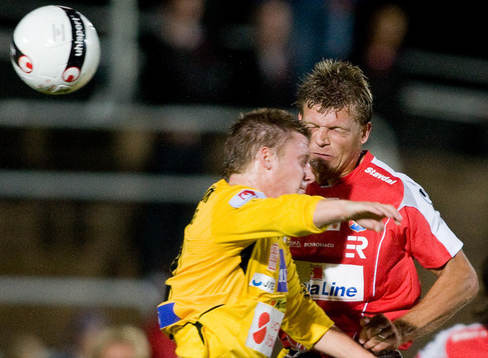  Nicken där Marcus Allbäck skadar näsan. 
