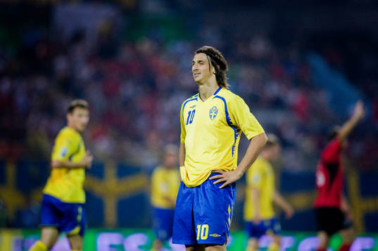 Bla gjennom flere bilder av Fotboll, VM-Kval Albanien-Sverige
