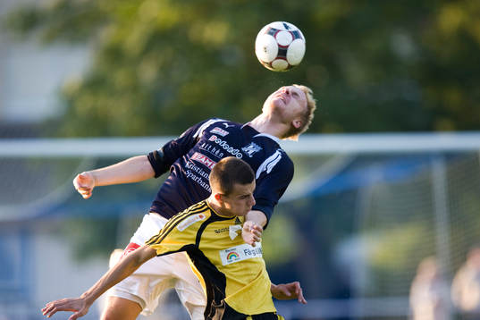 Niklas Fischer högre än Fisnik Alaj