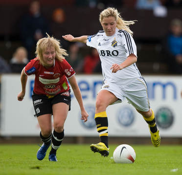  0-1, Louise Fors skickar iväg ett mycket välplacerat vänsterskott.