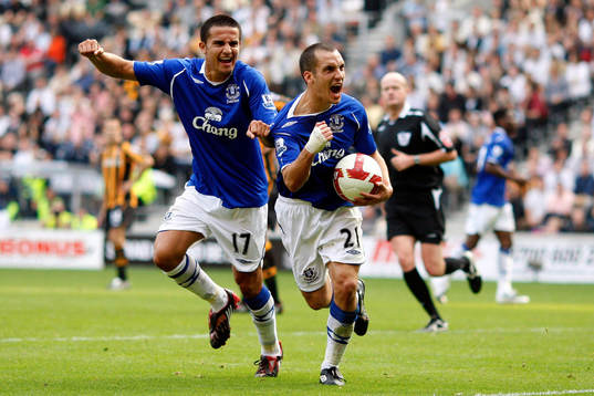 Leon Osman och Tim Cahill, jubel.