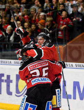 Tobias Forsberg, Modo gör sitt första elitseriemål, jubel