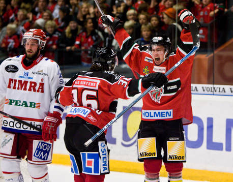 Tobias Forsberg, Modo gör sitt första elitseriemål, jubel