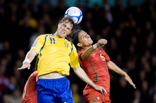 Johan Elmander, Sverige, och Fernando Meira, Portugal