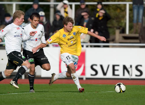  Joel Johansson, Falkenberg, jagas av Johan Lind och David Marek, Häcken