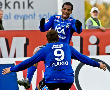  Anselmo gör 1-0 för Halmstad. Emir Kujovic jubel.