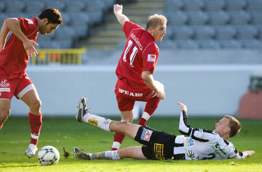0-3, Stefan Batan stöter in bollen sedan Xhevdet Llumnica