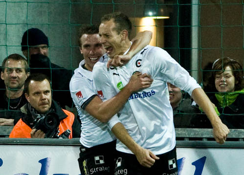 Fredrik Nordback och Kim Olsen, Örebro, jubel efter 2-1.