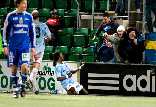  Yannick Bapupa, Gefle jubel efter att ha gjort det avgörande 2-3målet
