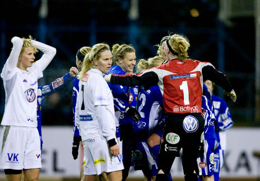  Linköping firar sin seger efter slutsignal. Jubel, glädje.