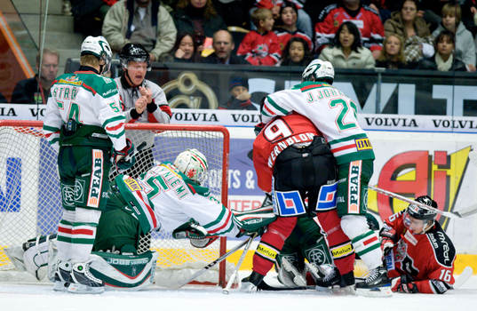 Jere Myllyniemi, Målvakt Rögle bråkar med Magnus