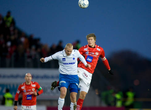   Viktor Elm högre än Thomas Magnusson. Nickduell.