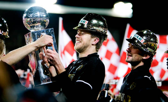  Joachim Lantz med pokalen, jubel. Svenska Mästare 2008, SM-guld, guld, glädje.