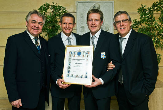  IFK Göteborg fick årets Gunnar Nordahl stipendie. Fv, Bosse Berglind, Eijlert Björkma, IFK Göteborg, Sonny Carlsson, IFK Göteborg och Thomas Nordahl.