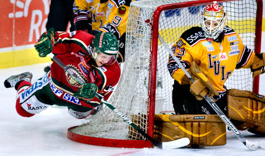 Lars Eller, Frölunda ligger i luften och skjuter på