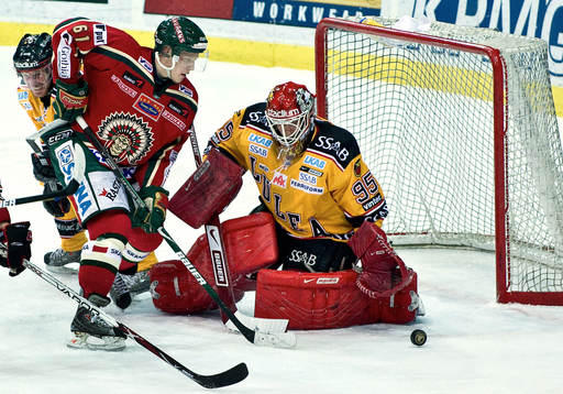 Lars Eller, Frölunda. Gusten Törnqvist, målvakt, Luleå