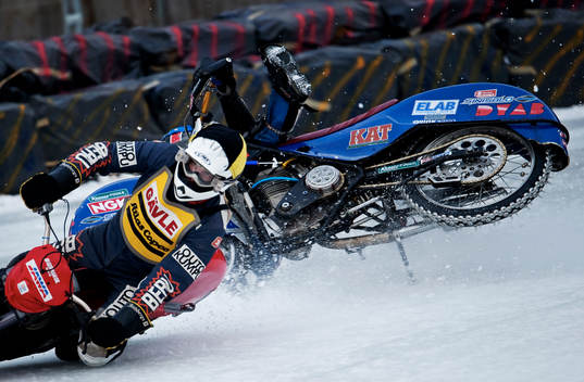 Per Bruhn, SMK Gävle, kraschar i det andra heatet. Olycka,
