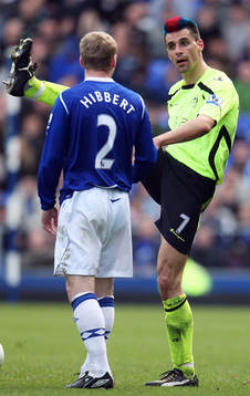  Paul Scharner, Wigan och Tony Hibbert, Everton.