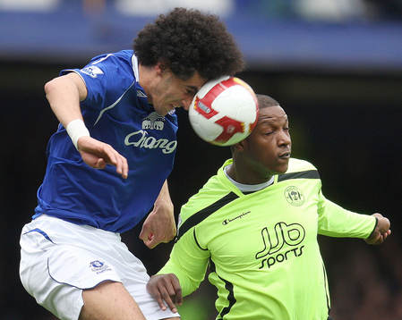  Marouane Fellaini, Everton och Titus Bramble, Wigan.
