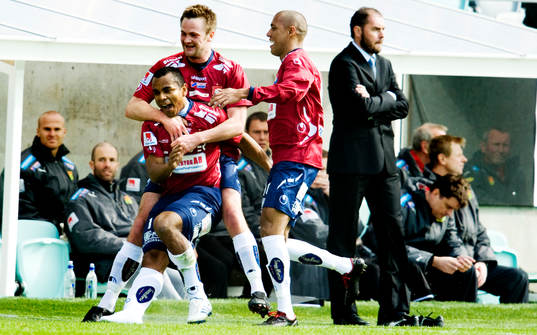  Alvaro Santos, Dennis Jonsson, Alessandro Silva Perreira, Örgryte jubel.