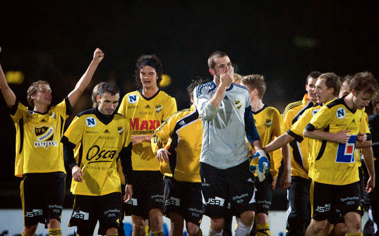  Straffavgörande, Joel Ringström är hjälten, hela IFK jublar.