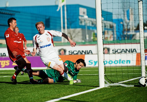  Xhevdet Llumnica, Assyriska, jubel efter att ha gjort 2-0.