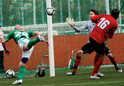 David Nordbeck, Väsby, nickar bollen i stolpen