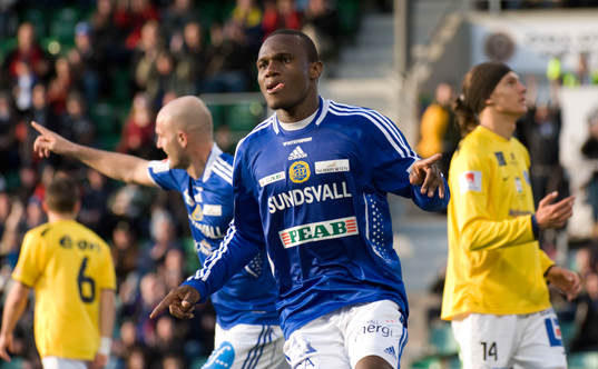  Robert Mambo Mumba, Sundsvall jubel efter 2-1