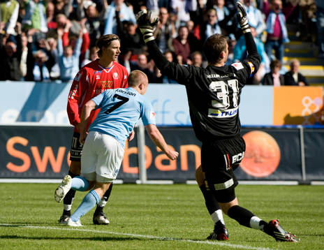 Daniel Larsson, Malmö har gjort 1-1. Viktor Norling,