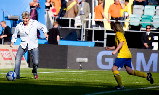Pia Sundhage inviger Gamla Ullevi