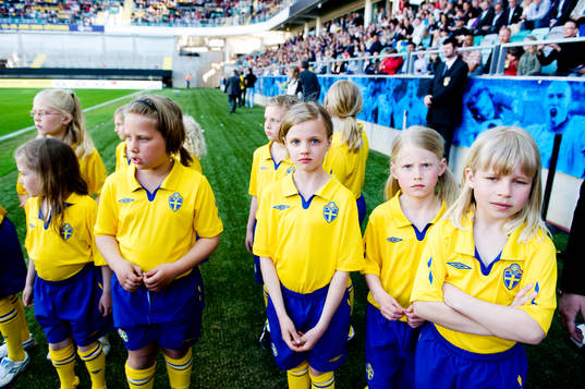 Tjejer, flickor, maskotar, landslagströja, knattar