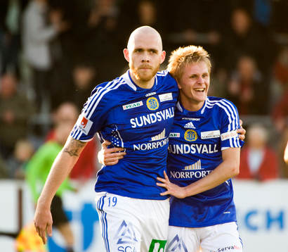  Hannes Sigurdsson,  jubel med lagkompisar.