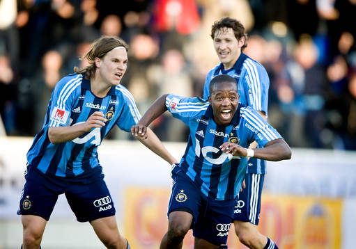  Boyd Mwila,  jubel efter 2-0. Sebastian Rajalakso hänger på