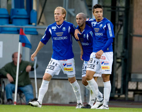  Magnus Andersson, Max Fuxberg och Fisnik Shala, Trelleborg jubel efter mål.