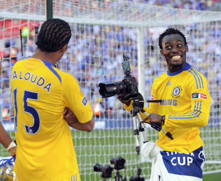   Michael Essien, Chelsea, firar segern, glädje, jubel.
