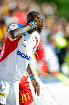 Aziz Corr Nyang, svalkar sig