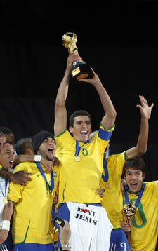 Daniel Alves, Brasilien höjer pokalen, glädje, jubel,