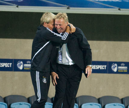  Horst Hrubesch, förbundskapten, jubel, glädje, kram.