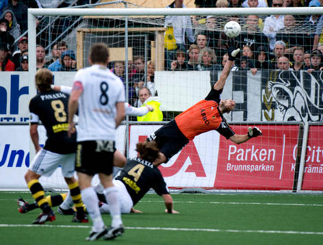  Nordin Gerzic, Örebro gör 1-0 på Daniel Öhrlund, Målvakt AIK