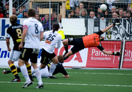  Nordin Gerzic, Örebro gör 1-0 på Daniel Öhrlund, Målvakt AIK