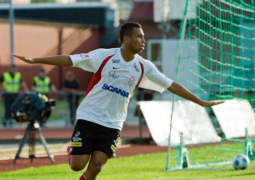 Tiago Pereira, Assyriska, jubel efter 0-1.