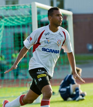  Tiago Pereira, Assyriska, jubel efter 0-1.