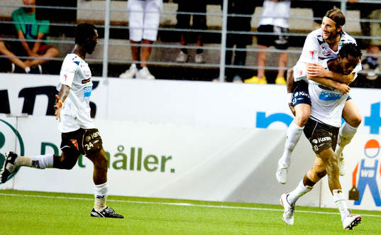  Yannick Bapupa, Yussif Chibsah, Jonatan Berg, Gefle jubel.