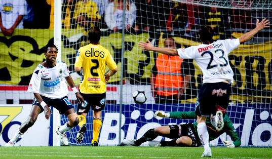 Yannick Bapupa, Gefle gör mål, jubel.