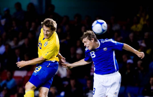  Tobias Hysén, Sverige i duell med Teemu Tainio, Finland