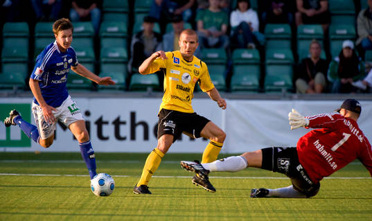  Johan Svensson, Mjällby mot Kristian Ek och Fredrik Sundfors, Målvakt Sundsvall